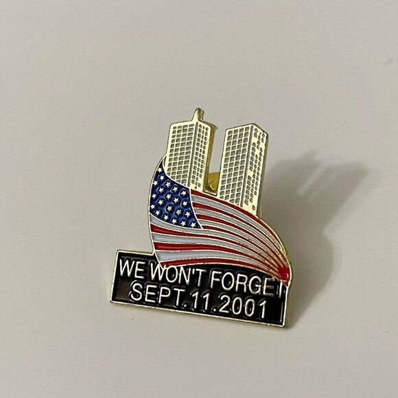2001 We Wont Forget September 11th Commemorative Lapel Pin Twin Towers - Picture 8 of 9
